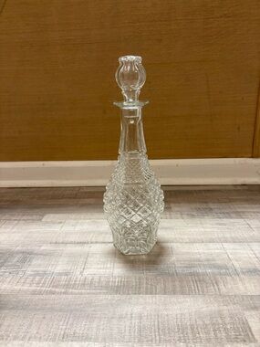 Anchor Hocking Wexford Pattern 32 Oz Decanter with Stopper